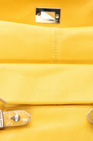 Дамска чанта Tommy Hilfiger, Цвят Жълт, Цена 148,58 лв.