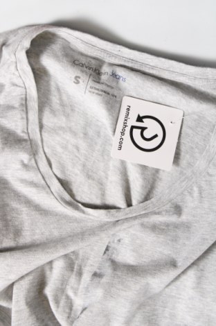 Дамска тениска Calvin Klein Jeans, Размер S, Цвят Сив, Цена 42,09 лв.