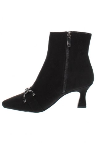 Botine de damă Marco Tozzi, Mărime 36, Culoare Negru, Preț 114,21 Lei