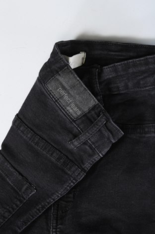 Dámské džíny  Perfect Jeans By Gina Tricot, Velikost XS, Barva Černá, Cena  542,00 Kč