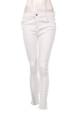 Дамски дънки Zara, Размер M, Цвят Бял, Цена 16,42 лв.