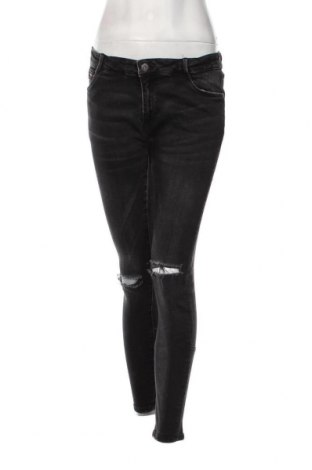 Дамски дънки Zara Trafaluc, Размер L, Цвят Черен, Цена 16,20 лв.
