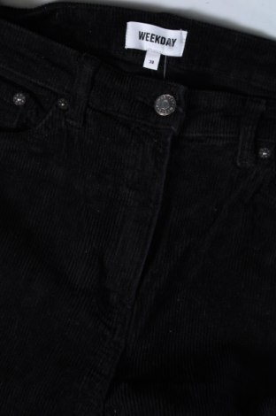 Γυναικείο κοτλέ παντελόνι Weekday, Μέγεθος M, Χρώμα Μαύρο, Τιμή 3,53 €