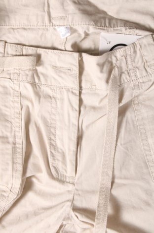 Дамски къс панталон, Размер M, Цвят Екрю, Цена 6,96 лв.