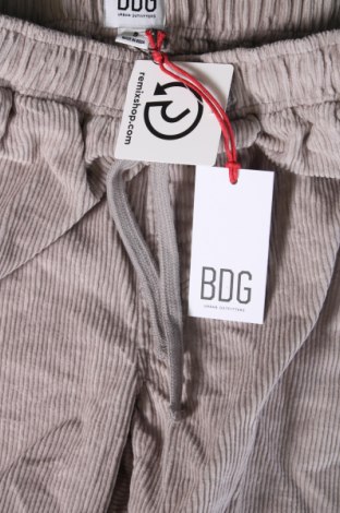 Дамски къс панталон BDG, Размер S, Цвят Сив, Цена 13,86 лв.