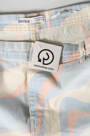 Γυναικείο κοντό παντελόνι Bershka, Μέγεθος XL, Χρώμα Πολύχρωμο, Τιμή 9,72 €