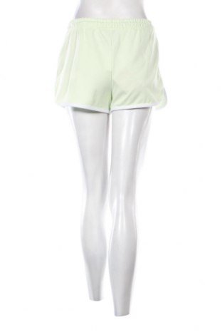 Pantaloni scurți de femei Ellesse, Mărime M, Culoare Verde, Preț 184,21 Lei