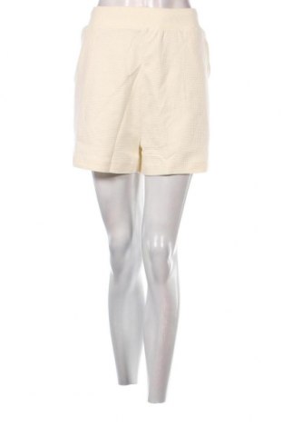 Дамски къс панталон FILA, Размер XL, Цвят Екрю, Цена 13,86 лв.