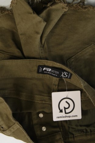 Дамски къс панталон Fb Sister, Размер XS, Цвят Зелен, Цена 15,64 лв.