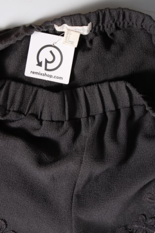 Γυναικείο κοντό παντελόνι Forever 21, Μέγεθος S, Χρώμα Γκρί, Τιμή 4,09 €