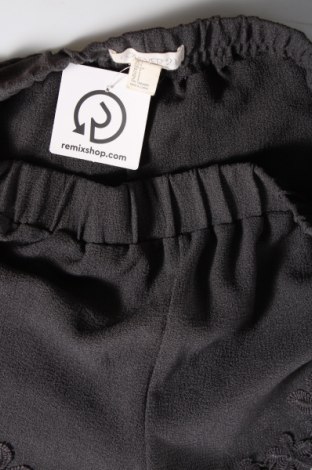 Pantaloni scurți de femei Forever 21, Mărime S, Culoare Gri, Preț 20,41 Lei