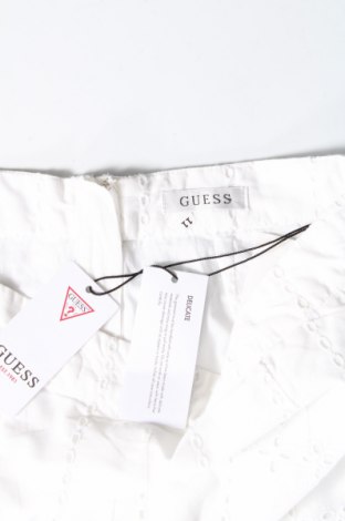 Γυναικείο κοντό παντελόνι Guess, Μέγεθος S, Χρώμα Λευκό, Τιμή 32,16 €