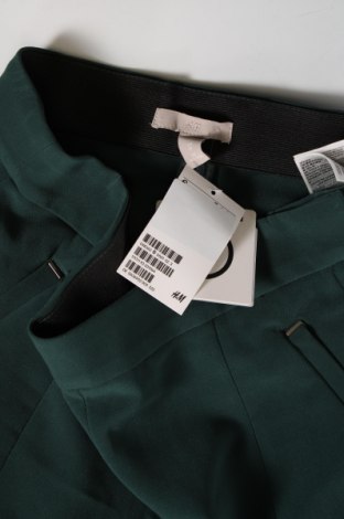Γυναικείο κοντό παντελόνι H&M, Μέγεθος M, Χρώμα Πράσινο, Τιμή 16,00 €