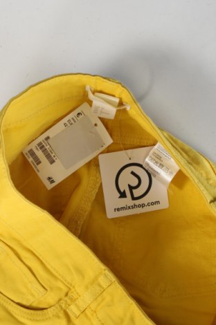 Дамски къс панталон H&M, Размер XS, Цвят Жълт, Цена 15,64 лв.