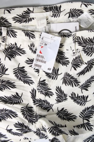 Γυναικείο κοντό παντελόνι H&M, Μέγεθος XS, Χρώμα Πολύχρωμο, Τιμή 8,50 €