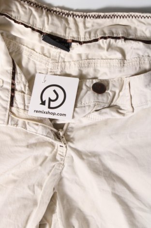Pantaloni scurți de femei Jean Pascale, Mărime M, Culoare Ecru, Preț 48,00 Lei