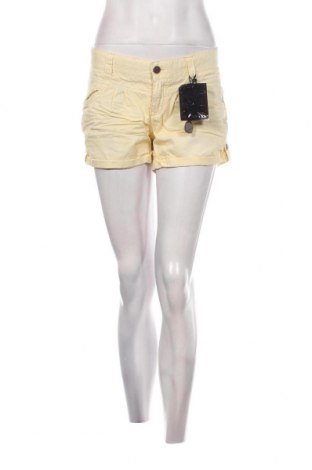 Pantaloni scurți de femei Khujo, Mărime M, Culoare Ecru, Preț 168,36 Lei