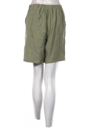 Дамски къс панталон LC Waikiki, Размер M, Цвят Зелен, Цена 39,00 лв.