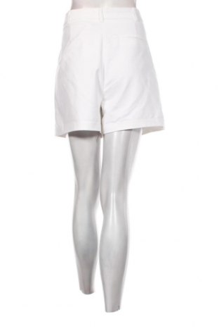 Дамски къс панталон Mohito, Размер L, Цвят Бял, Цена 31,28 лв.