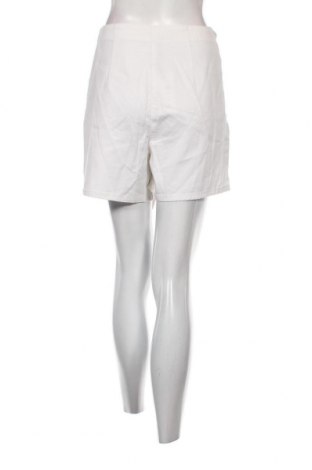 Дамски къс панталон NA-KD, Размер S, Цвят Бял, Цена 46,20 лв.