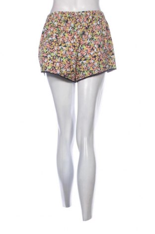 Дамски къс панталон Roxy, Размер M, Цвят Многоцветен, Цена 77,00 лв.
