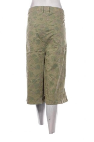 Γυναικείο κοντό παντελόνι Sheego, Μέγεθος 5XL, Χρώμα Πράσινο, Τιμή 14,29 €