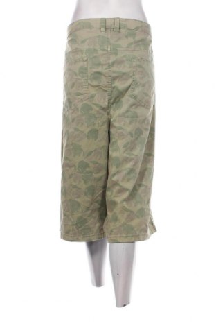 Дамски къс панталон Sheego, Размер 5XL, Цвят Зелен, Цена 28,52 лв.