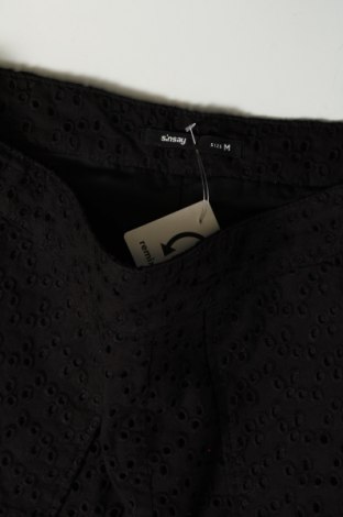 Дамски къс панталон Sinsay, Размер M, Цвят Черен, Цена 34,00 лв.