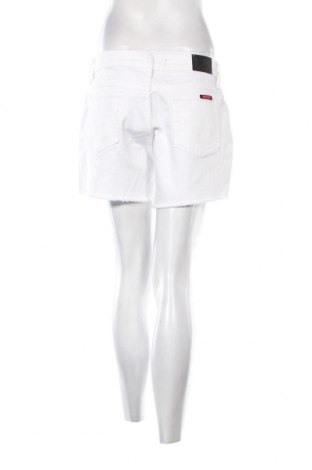 Дамски къс панталон Superdry, Размер M, Цвят Бял, Цена 70,00 лв.