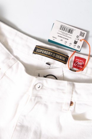 Γυναικείο κοντό παντελόνι Superdry, Μέγεθος L, Χρώμα Λευκό, Τιμή 36,08 €