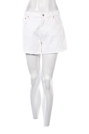 Γυναικείο κοντό παντελόνι Superdry, Μέγεθος L, Χρώμα Λευκό, Τιμή 21,65 €