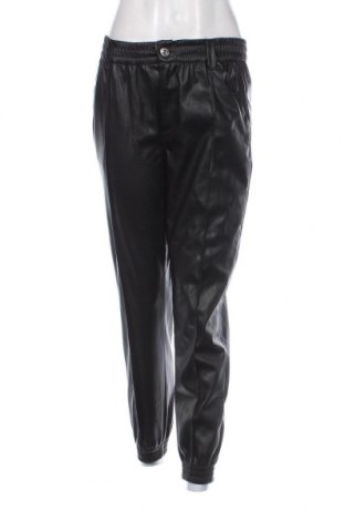Γυναικείο παντελόνι δερμάτινο Bershka, Μέγεθος M, Χρώμα Μαύρο, Τιμή 7,01 €