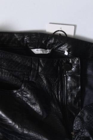 Дамски кожен панталон Melting Stockholm, Размер M, Цвят Черен, Цена 16,95 лв.