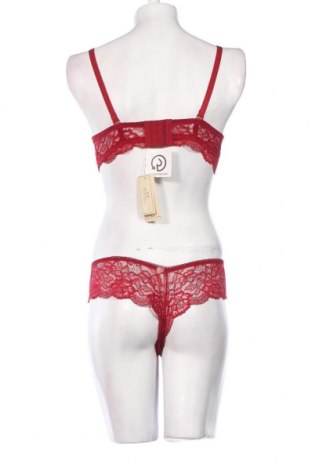Damen-Set Shekini, Größe M, Farbe Rot, Preis € 18,32