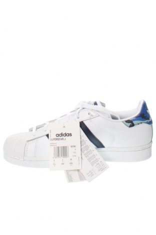 Дамски обувки Adidas Originals, Размер 38, Цвят Бял, Цена 91,35 лв.