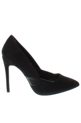 Дамски обувки Bershka, Размер 36, Цвят Черен, Цена 23,40 лв.