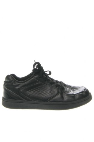 Дамски обувки Umbro, Размер 36, Цвят Черен, Цена 21,70 лв.