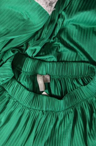 Дамски панталон ASOS, Размер S, Цвят Зелен, Цена 29,40 лв.