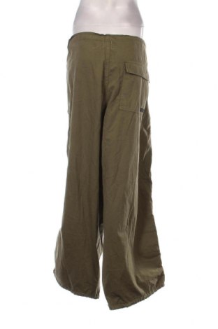 Дамски панталон BDG, Размер 3XL, Цвят Зелен, Цена 93,00 лв.