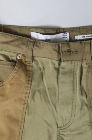 Γυναικείο παντελόνι Bershka, Μέγεθος XS, Χρώμα Πράσινο, Τιμή 2,69 €