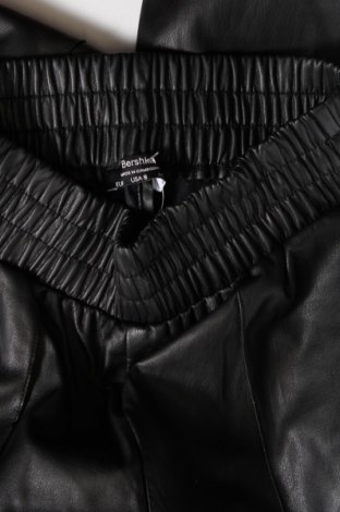 Dámské kalhoty  Bershka, Velikost S, Barva Černá, Cena  190,00 Kč