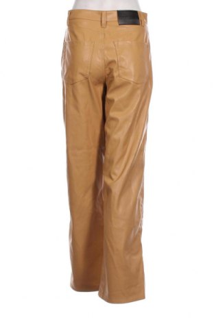 Дамски панталон Bershka, Размер M, Цвят Бежов, Цена 17,60 лв.