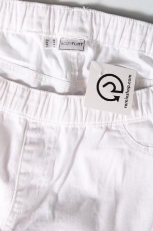 Γυναικείο παντελόνι Body Flirt, Μέγεθος XL, Χρώμα Λευκό, Τιμή 15,00 €