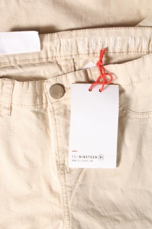 Дамски панталон Cotton On, Размер M, Цвят Бежов, Цена 31,52 лв.