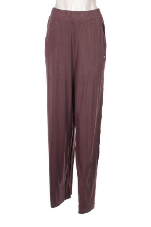 Дамски панталон FILA, Размер M, Цвят Сив, Цена 124,00 лв.