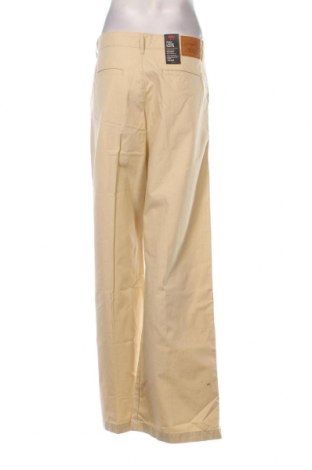 Дамски панталон Levi's, Размер M, Цвят Бежов, Цена 156,00 лв.
