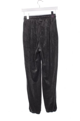 Pantaloni de femei ONLY, Mărime XS, Culoare Gri, Preț 88,82 Lei
