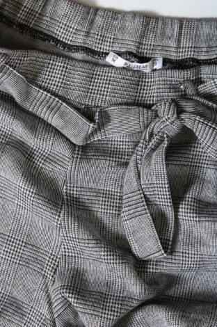 Pantaloni de femei Pull&Bear, Mărime M, Culoare Multicolor, Preț 35,91 Lei