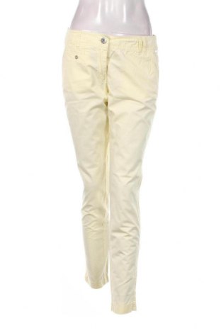 Дамски панталон S.Oliver, Размер S, Цвят Жълт, Цена 24,64 лв.