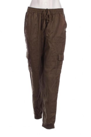 Дамски панталон Sinsay, Размер L, Цвят Зелен, Цена 36,25 лв.